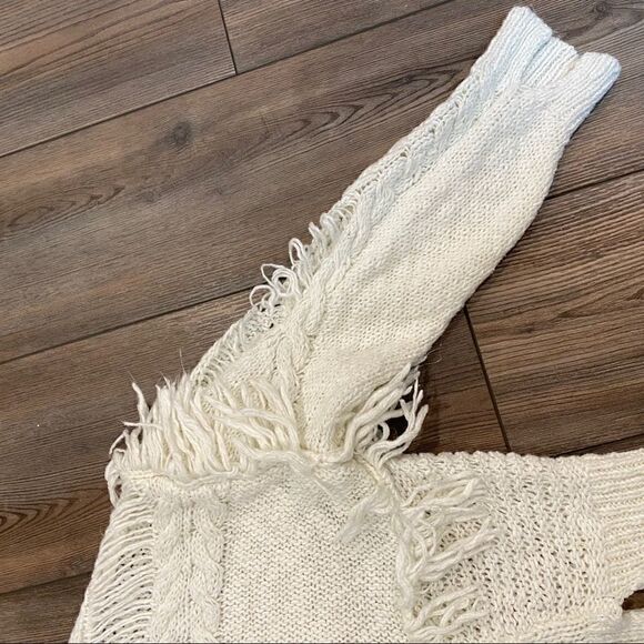 BP White Distressed Sweater Medium - Picture 5 of 9